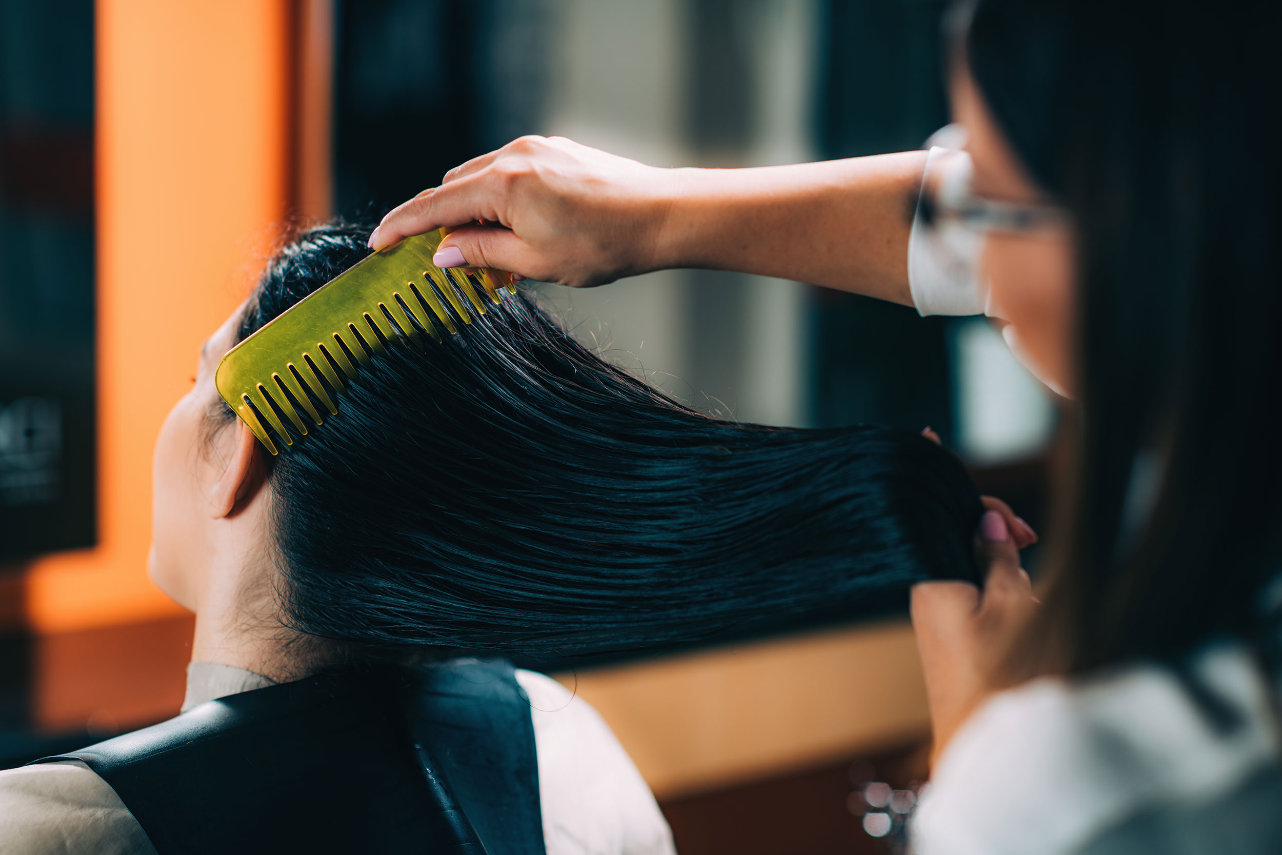 hairdresser-brushing-woman-s-wet-hair-2021-08-27-09-38-29-utc